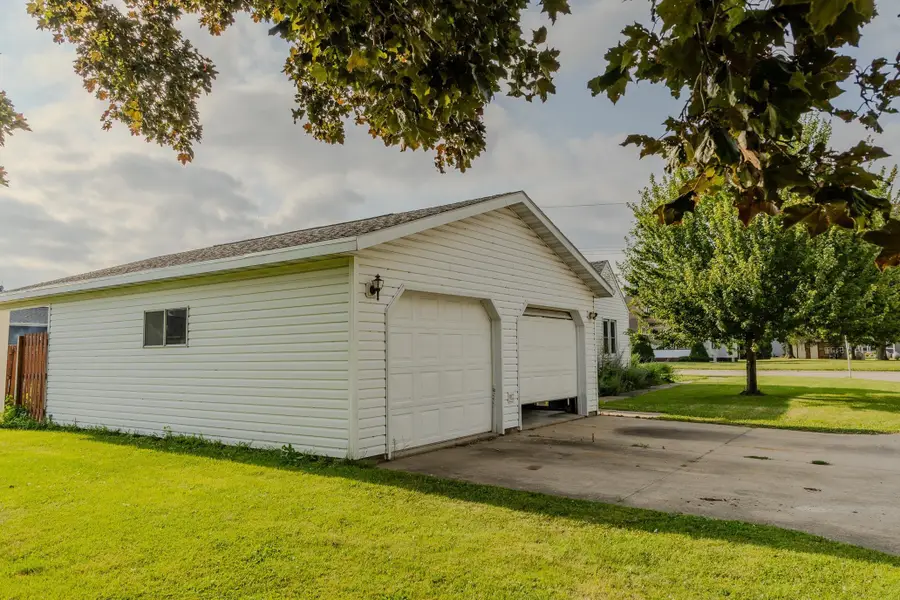206 Main Street, Fort Atkinson, IA 52144 - #2