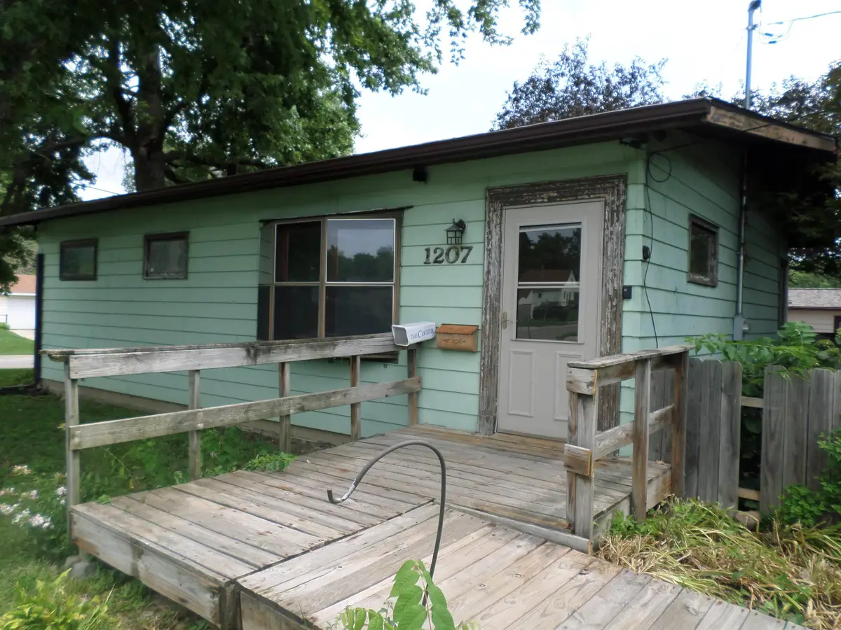 1207 Oregon Street, Waterloo, IA 50702 - #1
