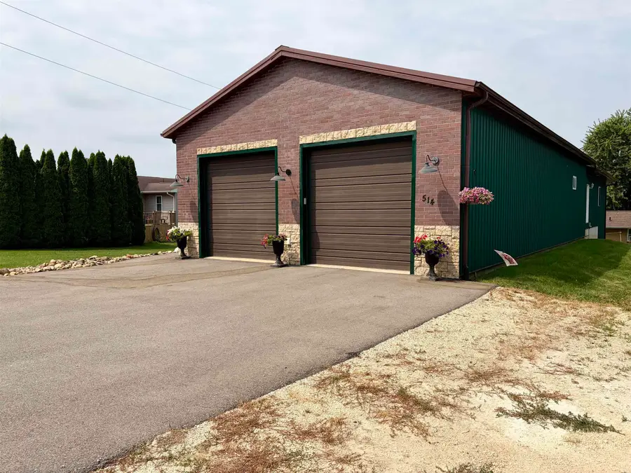 514 S 4th Street, Winthrop, IA 50682 - #2