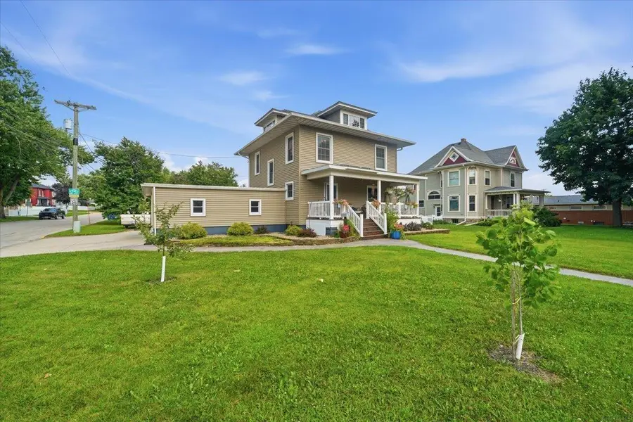 218 NE 3rd Avenue, Independence, IA 50644 - #3