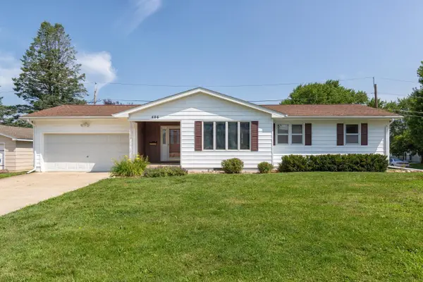406 Meadowbrook Lane, Waterloo, IA 50701
