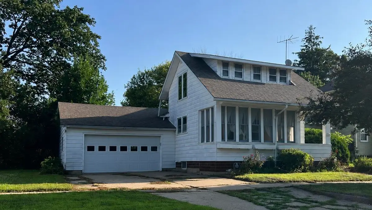 109 W Hamilton Street, New Hampton, IA 50659 - #1