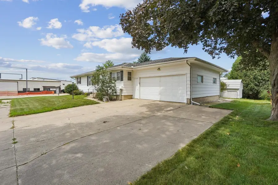 628 2nd Ave W, Cresco, IA 52136 - #2