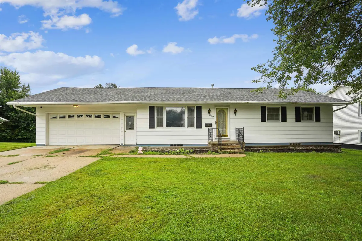 519 5th Ave Ne, Oelwein, IA 50662 - #1