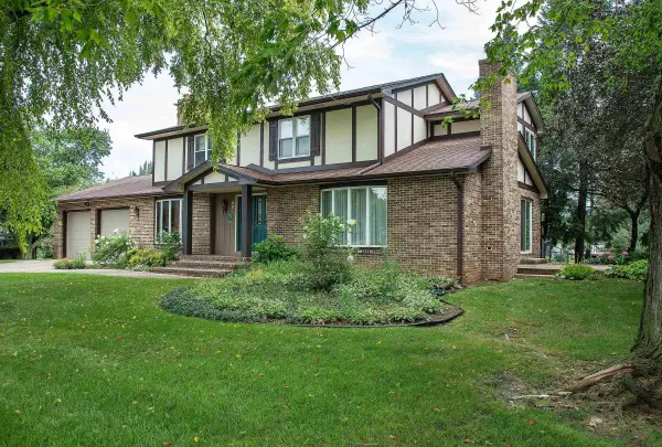 601 Brown Lane, Waverly, IA 50677