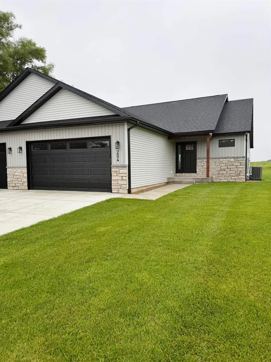 204 E Lillian Avenue, Conrad, IA 50621 - #2