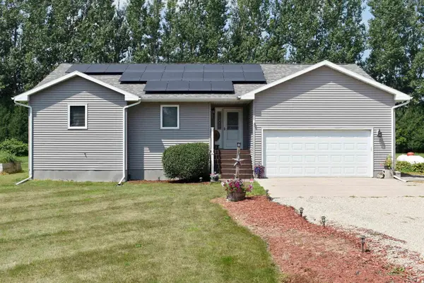 615 N Albion Street, Stacyville, IA 50476