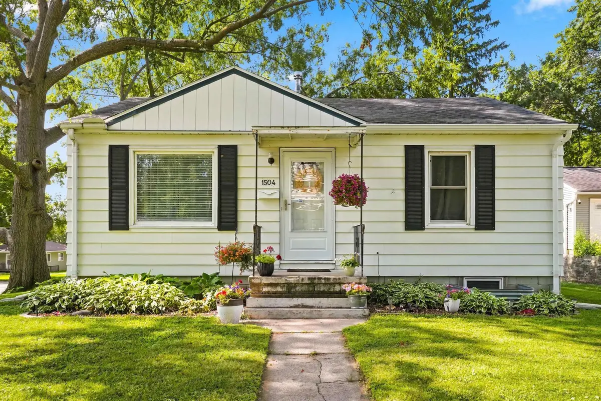 1504 W 3rd Street, Cedar Falls, IA 50613 - #1