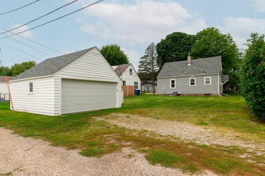 2001 W 7th Street, Waterloo, IA 50702 - #2