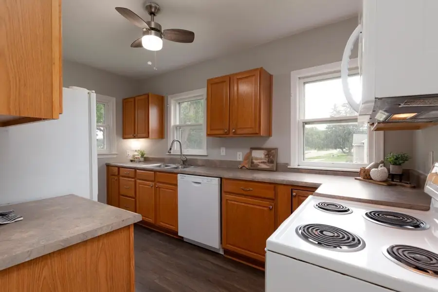2001 W 7th Street, Waterloo, IA 50702 - #3