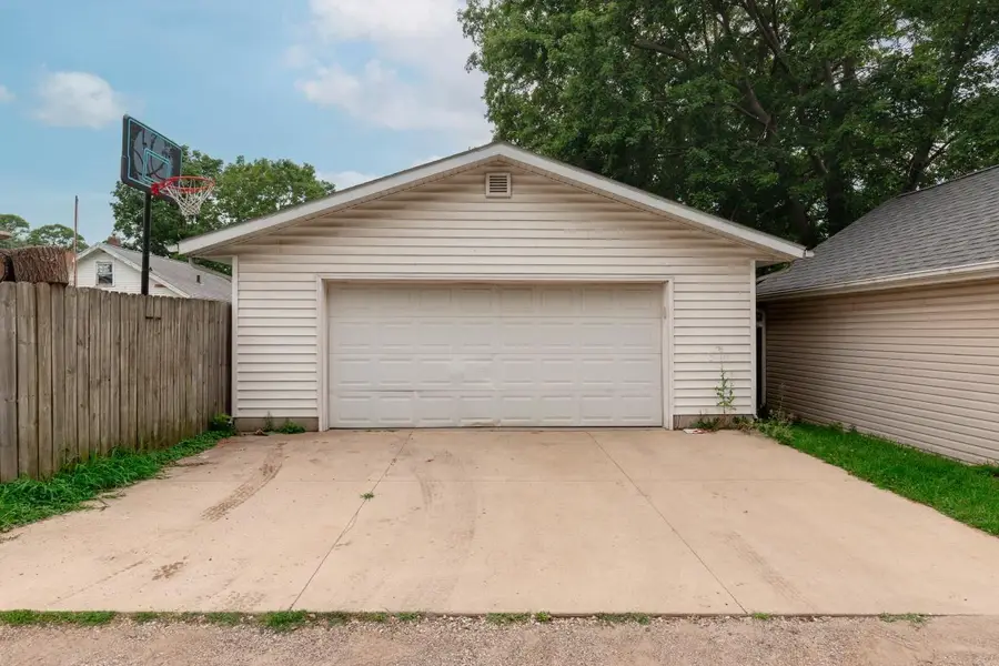 1011 Leavitt Street, Waterloo, IA 50702 - #3
