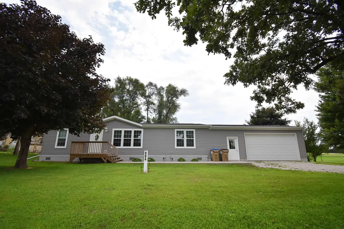 904 E Cedar Street, Quasqueton, IA 52326 - #1