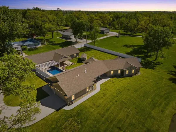 4039 10th St, Marion, IA 52302