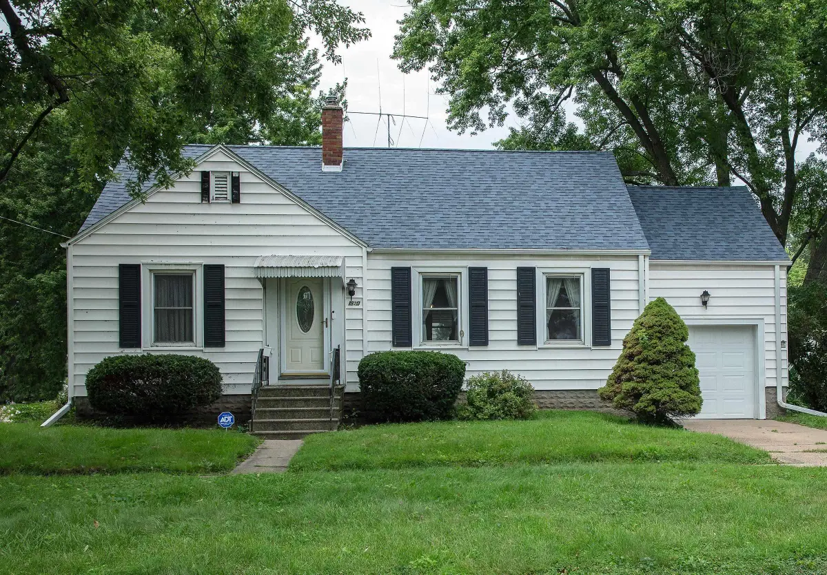 1520 W 7th Street, Waterloo, IA 50702 - #1