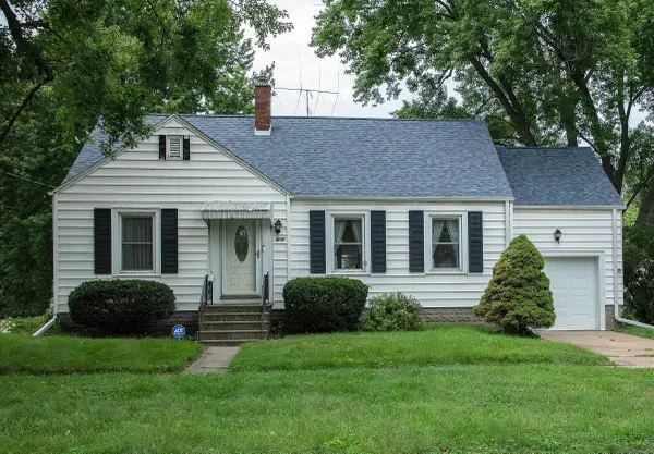 1520 W 7th Street, Waterloo, IA 50702