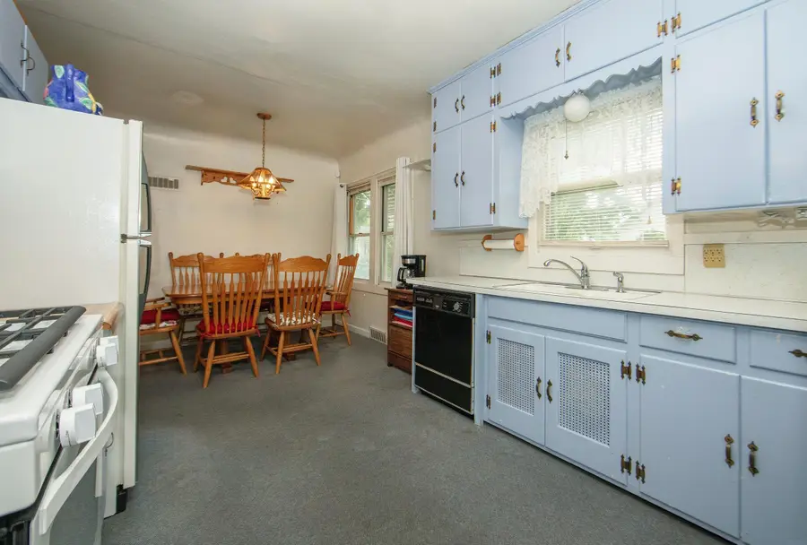 1520 W 7th Street, Waterloo, IA 50702 - #2