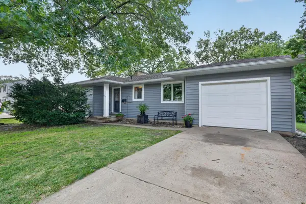 610 W 28th, Cedar Falls, IA 50613