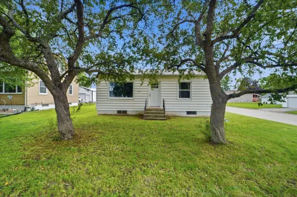 602 E End Avenue, Evansdale, IA 50707