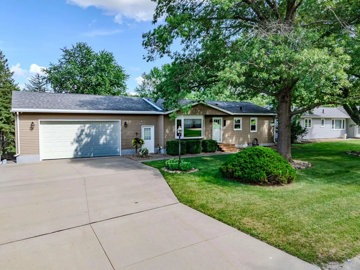 227 Longview Drive, Waterloo, IA 50701 - #1