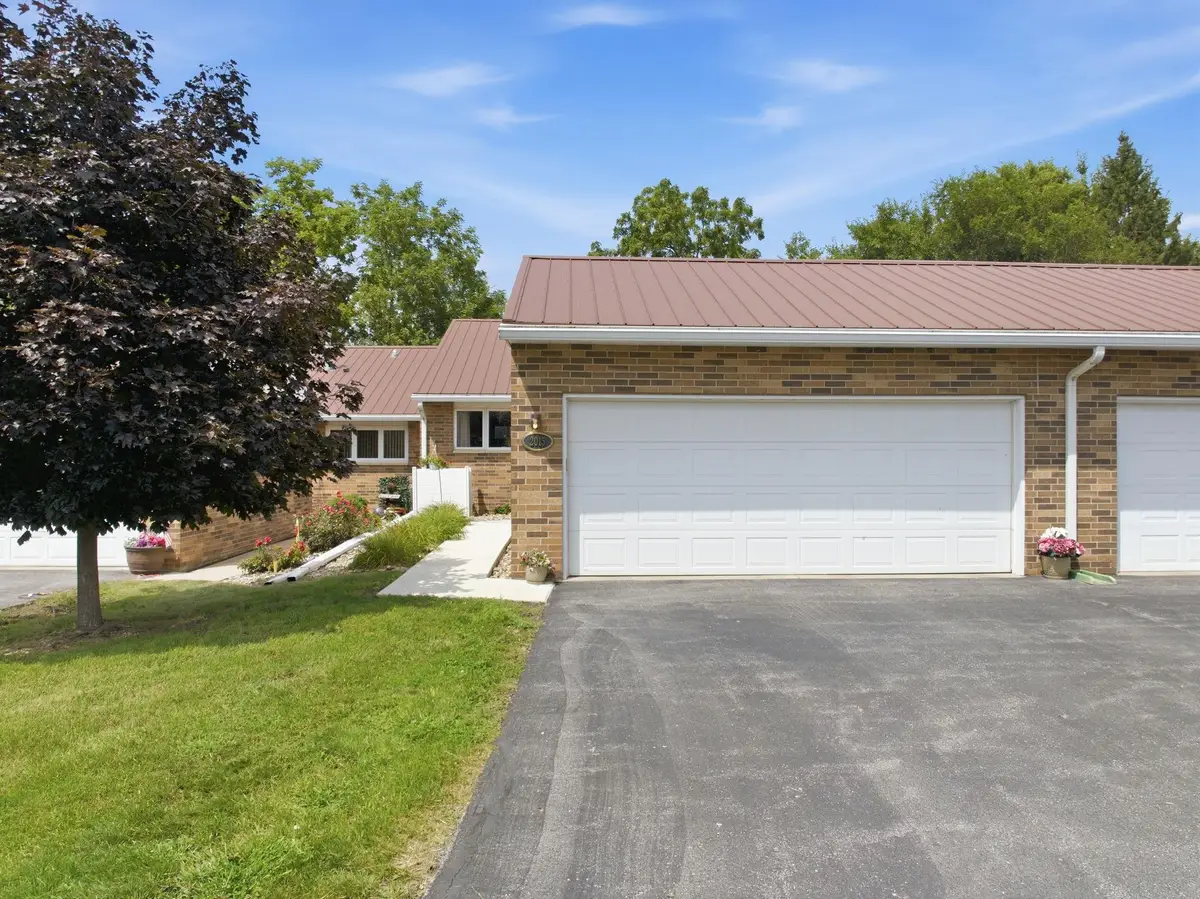 2015 Minnetonka Drive, Cedar Falls, IA 50613 - #1