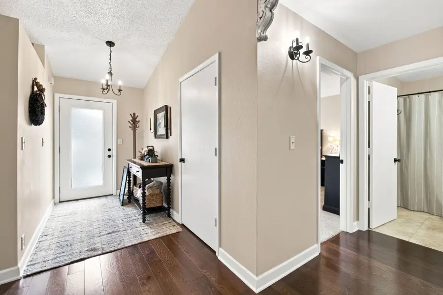 2015 Minnetonka Drive, Cedar Falls, IA 50613 - #2