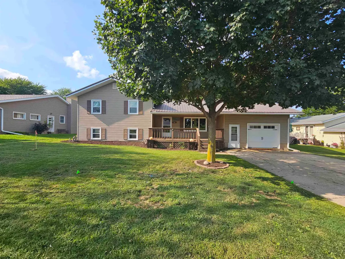 903 11th Street, Charles City, IA 50616 - #1