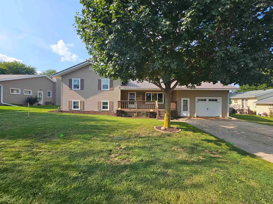 903 11th Street, Charles City, IA 50616 - #3