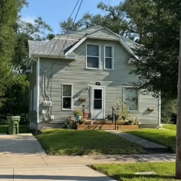 425 & 425 1/2 Webster Street, Waterloo, IA 50703
