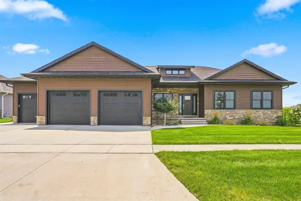1403 Green Creek Road, Cedar Falls, IA 50613