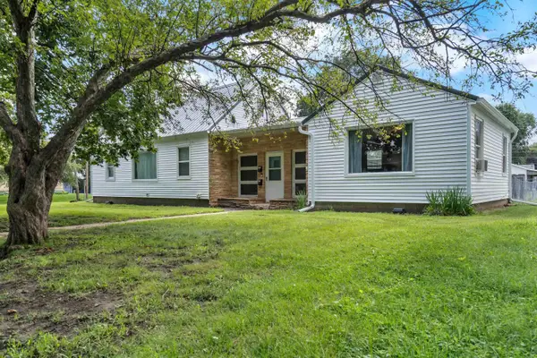 1052 Dundee Avenue, Waterloo, IA 50701