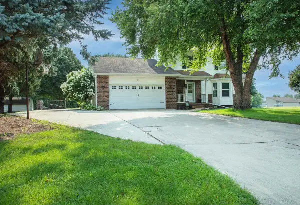 210 Country Heights Drive, Sumner, IA 50674