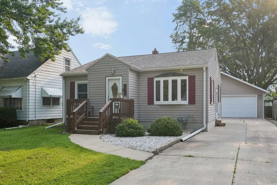 1815 W 7th Street, Waterloo, IA 50702 - #2