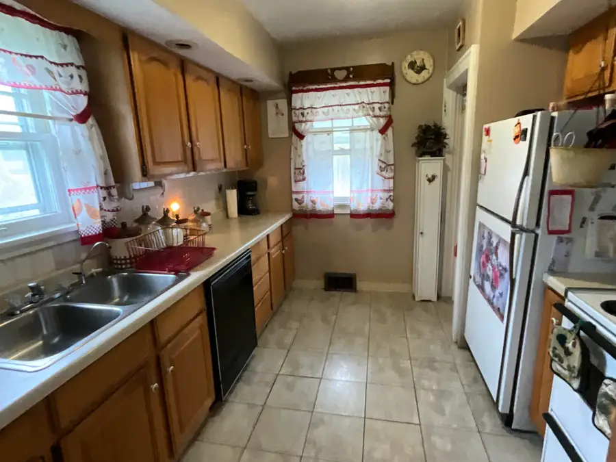 805 Main Street, Elgin, IA 52141 - #3
