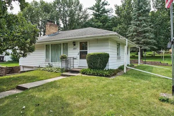 1915 Pleasant Drive, Cedar Falls, IA 50613