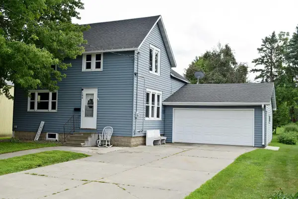 106 E Vernon Street, Stacyville, IA 50476