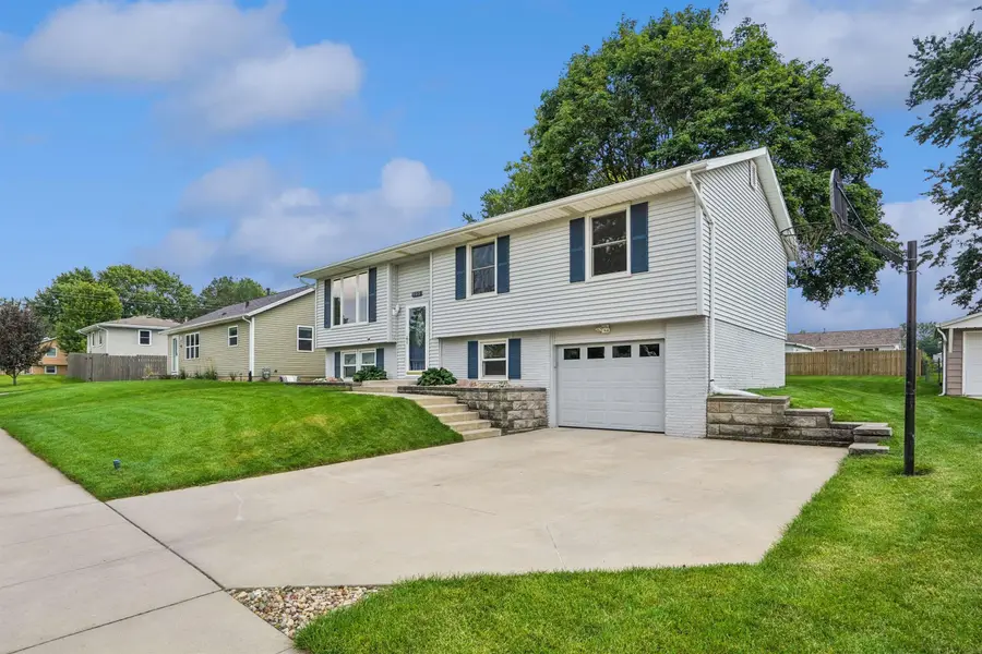 905 Lilac Lane, Cedar Falls, IA 50613 - #2