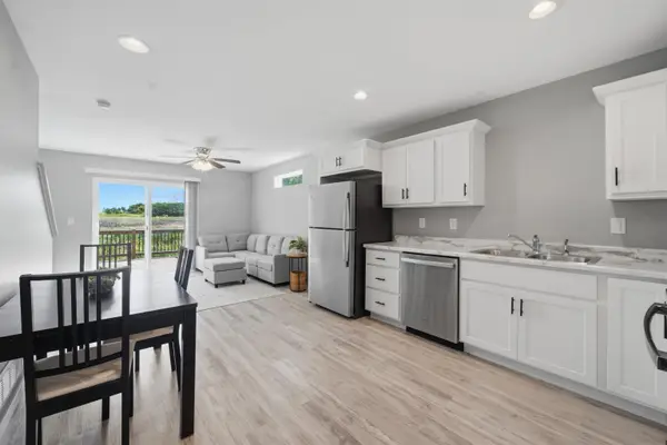 4232 S Mourning Dove Drive, Waterloo, IA 50702