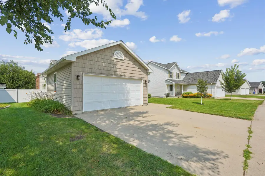 1408 Meadowview Lane, Waverly, IA 50677 - #3