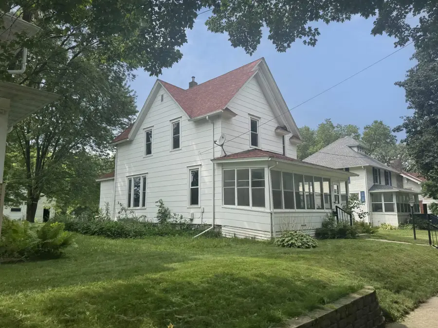 920 N Adams Avenue, Mason City, IA 50401 - #2