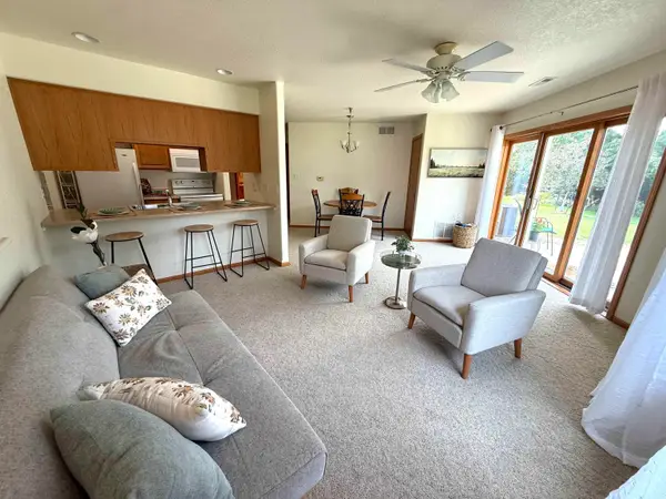 1412 Stone Lane #407, Waverly, IA 50677