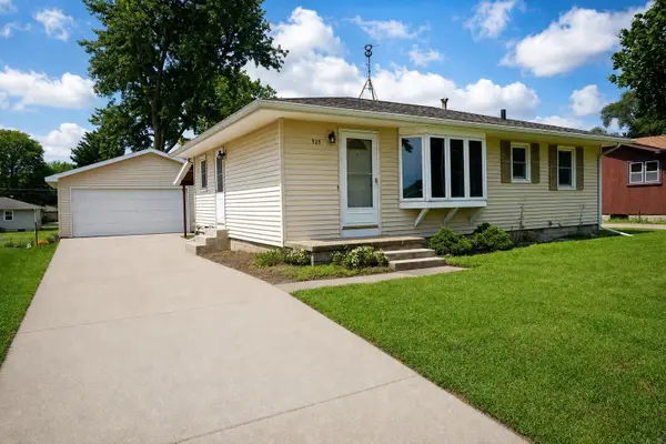 525 Helmet Avenue, Waterloo, IA 50703