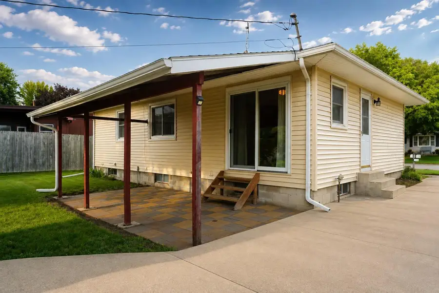525 Helmet Avenue, Waterloo, IA 50703 - #2