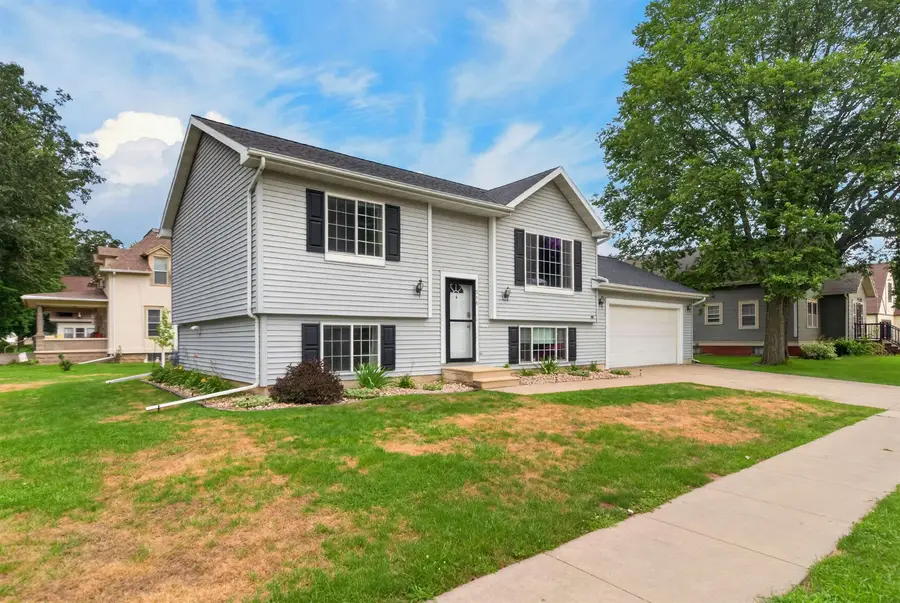 316 5th Ave. Nw, Waverly, IA 50677 - #2