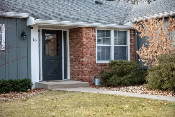 1307 Cedar River Drive, Waverly, IA 50677