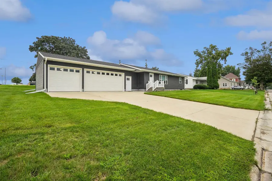 307 7th Ave Se, Oelwein, IA 50662 - #3