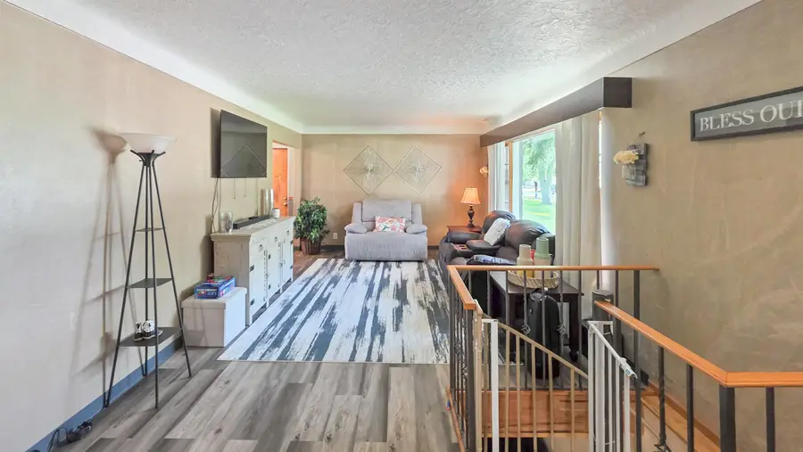 4004 Scenic Drive, Waterloo, IA 50701 - #2