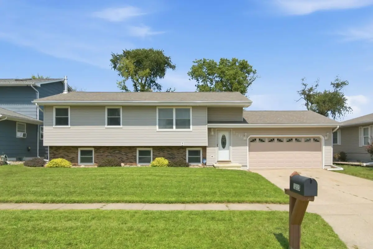 1215 Kaplan Drive, Waterloo, IA 50702 - #1
