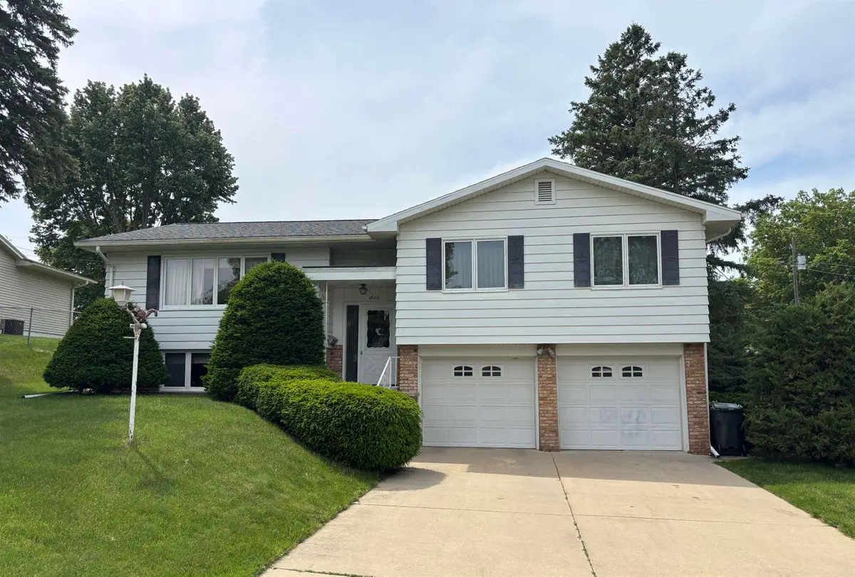 2620 Crestline Avenue, Waterloo, IA 50702 - #1
