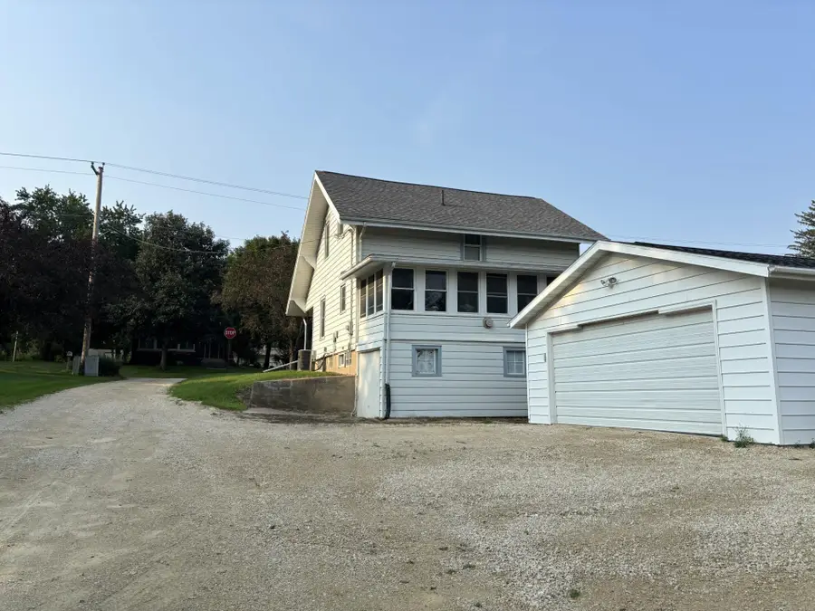 507 W Iowa Street, Monona, IA 52159 - #3