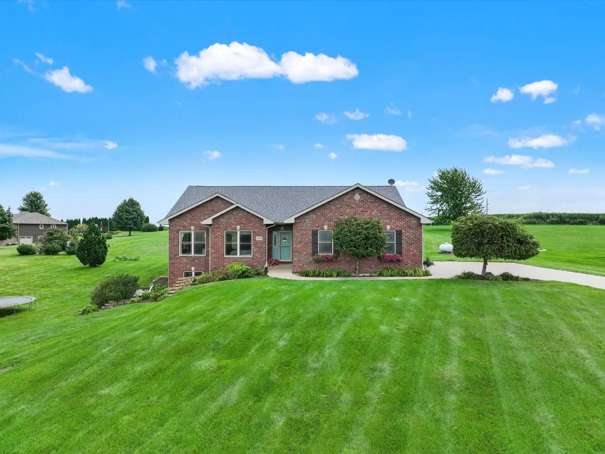 7460 Prairie View Lane, Dubuque, IA 52003 - #1